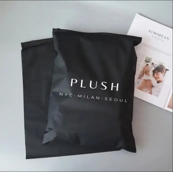 Why Use Custom Ziplock Bags for Clothing Packaging??